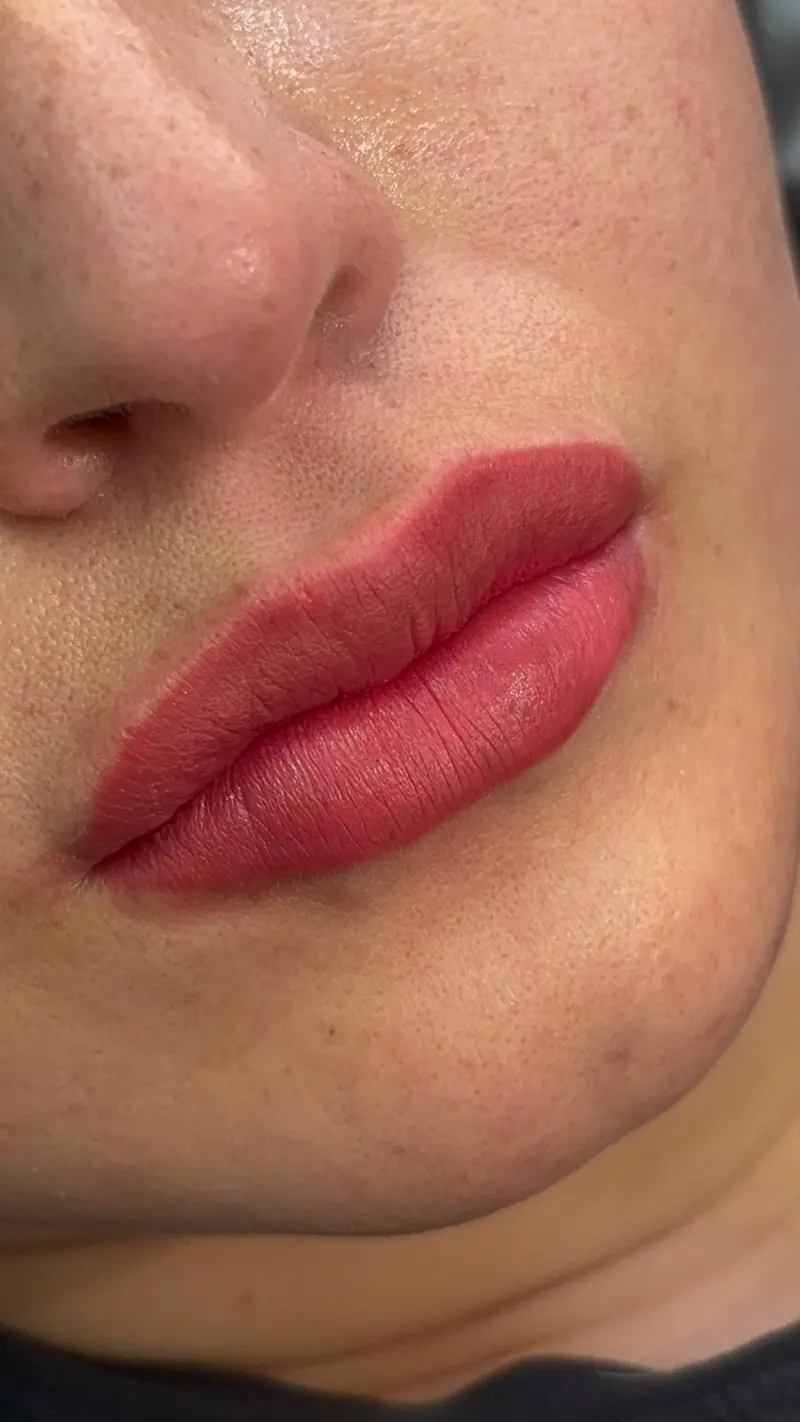 Micropigmentación de labios en tono natural, Bellagea Studio